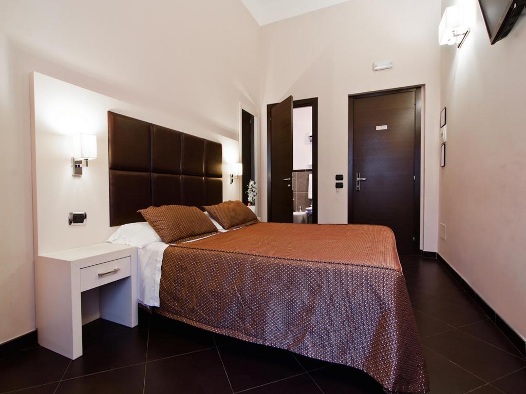Двухместный (Двухместный номер с 1 кроватью или 2 отдельными кроватями) гостевого дома Cenci Bed & Breakfast Fontana di Trevi, Рим