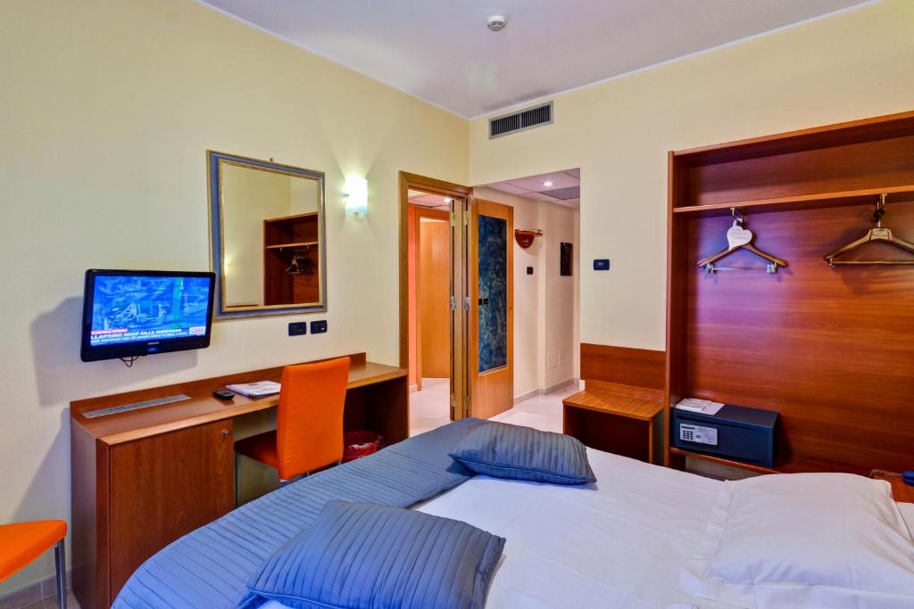 Семейный (2 смежных двухместных номера) отеля Best Western Blu Hotel Roma, Рим