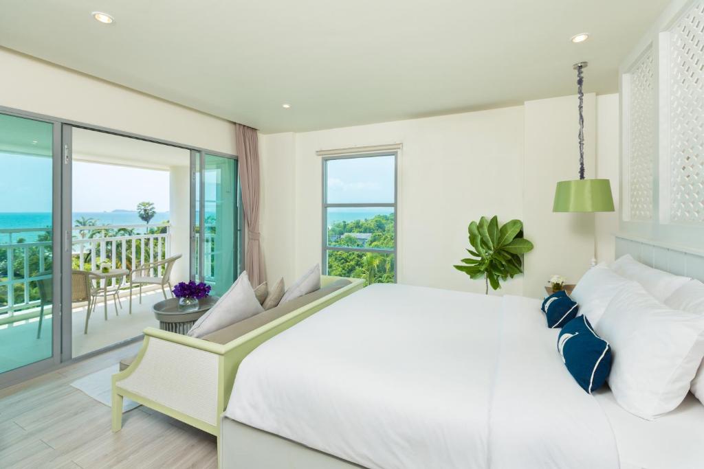 Двухместный (Угловой двухместный номер Делюкс с 1 кроватью и видом на море) курортного отеля Bandara On Sea, Rayong, Районг