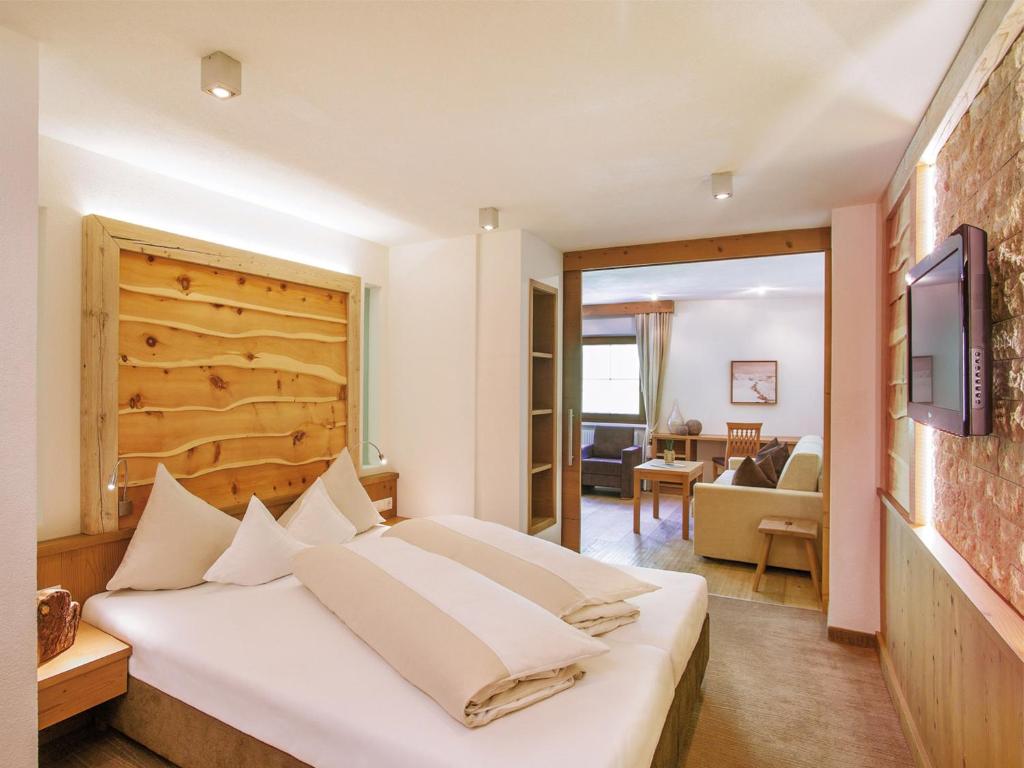 Двухместный (Улучшенный двухместный номер Nature с 1 кроватью) отеля Salnerhof Superior Lifestyle Resort, Ишгль