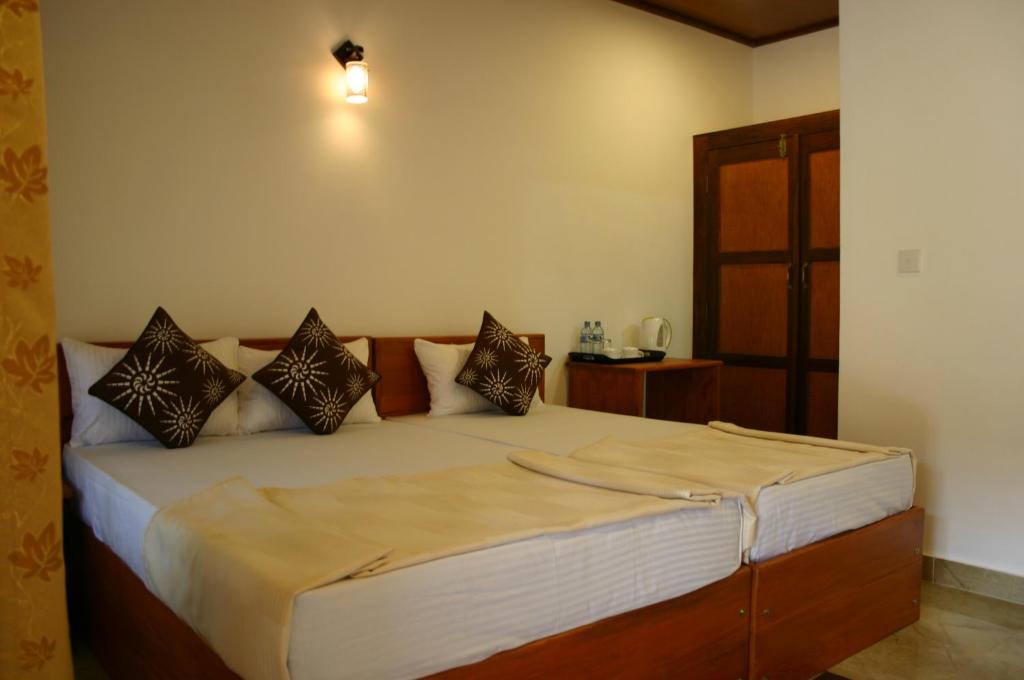 Двухместный (Двухместный номер с 1 кроватью или 2 отдельными кроватями, вид на сад) отеля JKAB Park Hotel, Тринкомали