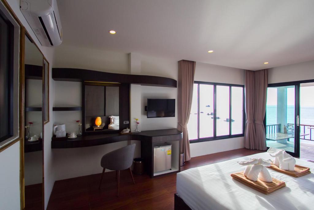 Двухместный (Двухместный номер Делюкс с 1 кроватью или 2 отдельными кроватями и видом на море) курортного отеля Simple Life Cliff View Resort, Ко Тао