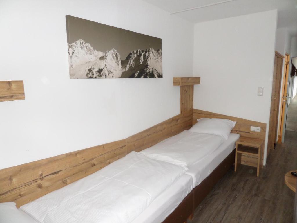 Двухместный (Двухместный номер с 2 отдельными кроватями и балконом) гостевого дома Pension Rainer, Кирхберг