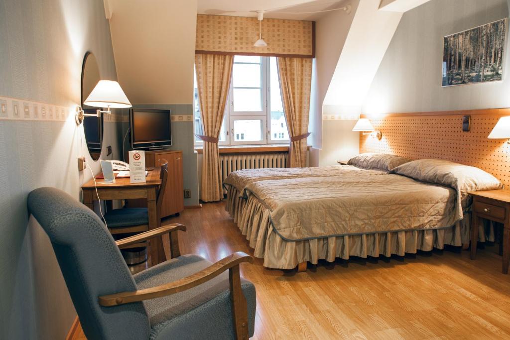 Двухместный (Стандартный двухместный номер с 2 отдельными кроватями) отеля Hotel Anna, Хельсинки