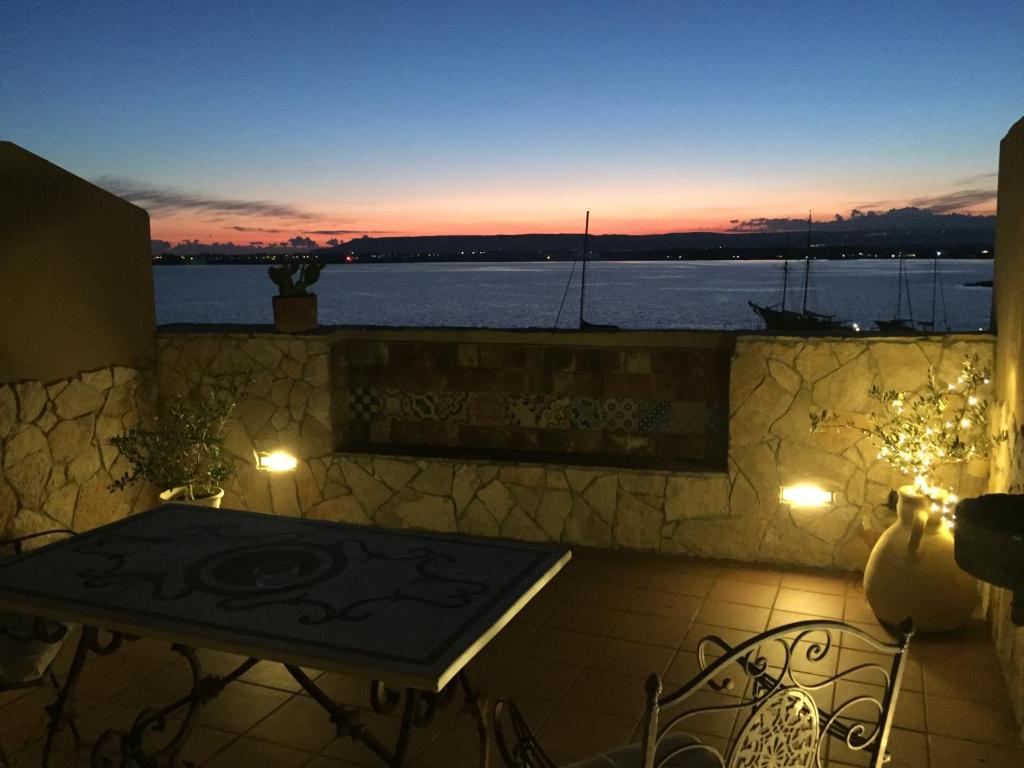 Сьюит (Романтический люкс с террасой и видом на море), B&B Porta Marina Ortigia