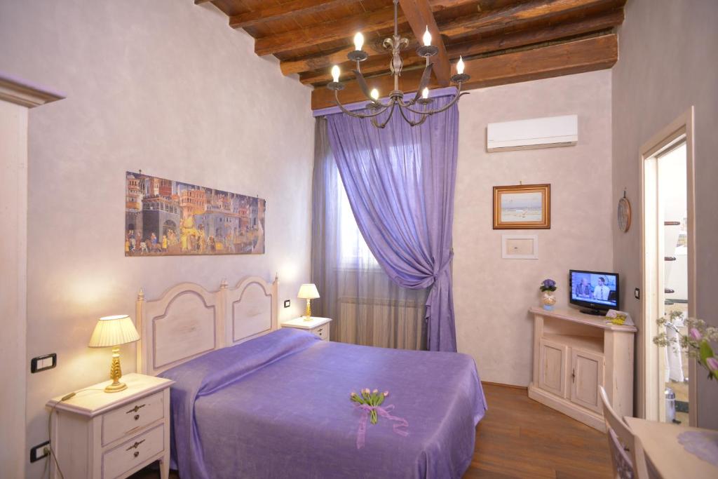 Двухместный (Двухместный номер с 1 кроватью или 2 отдельными кроватями и собственной ванной комнатой) отеля B&B La Casa dei Tintori, Флоренция