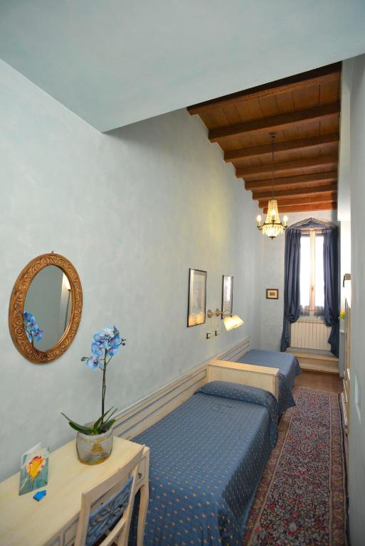 Двухместный (Двухместный номер с 2 отдельными кроватями и собственной ванной комнатой) отеля B&B La Casa dei Tintori, Флоренция