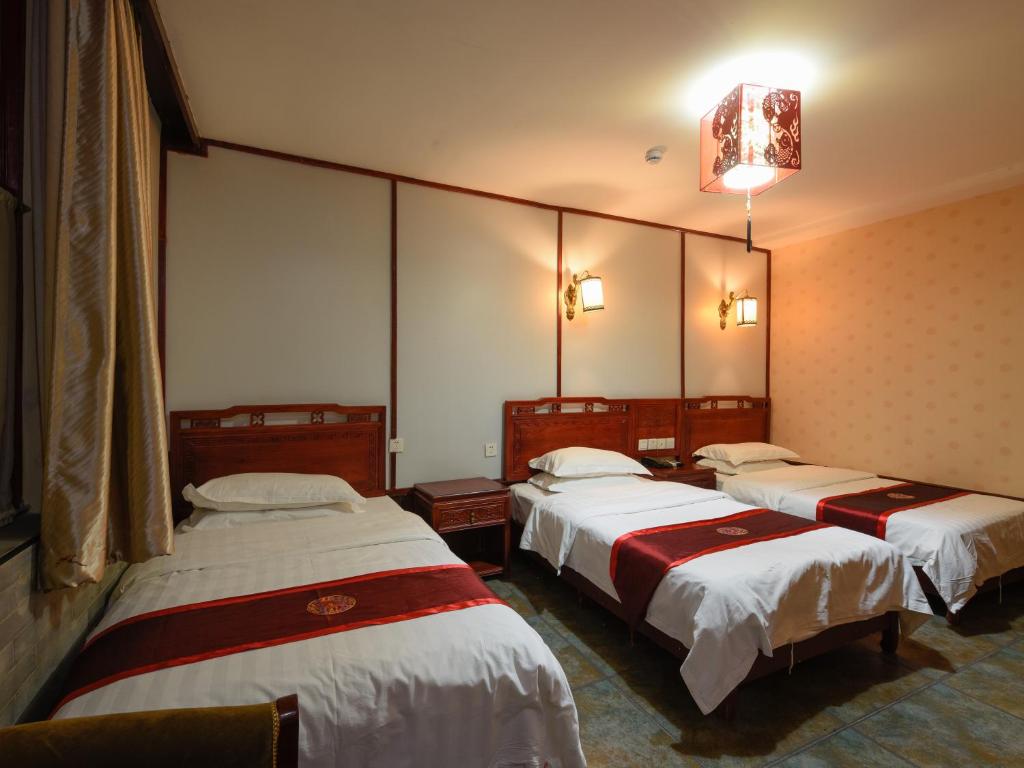 Трехместный (Mainland Chinese Only-Triple Room) отеля Qianmen Courtyard Hotel, Пекин