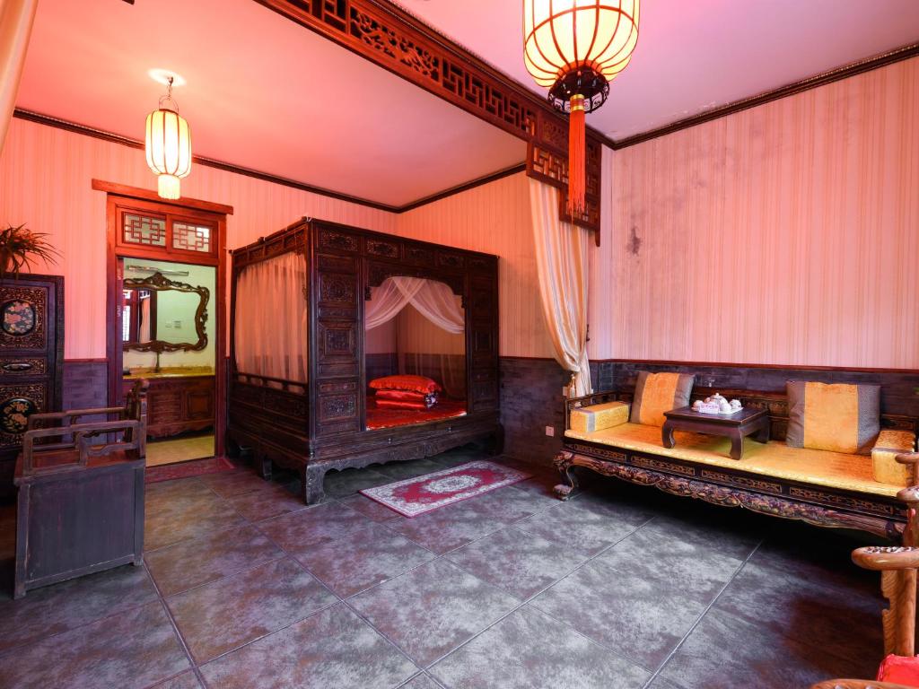 Сьюит (Mainland Chinese Only-Chinese-style Deluxe Suite) отеля Qianmen Courtyard Hotel, Пекин