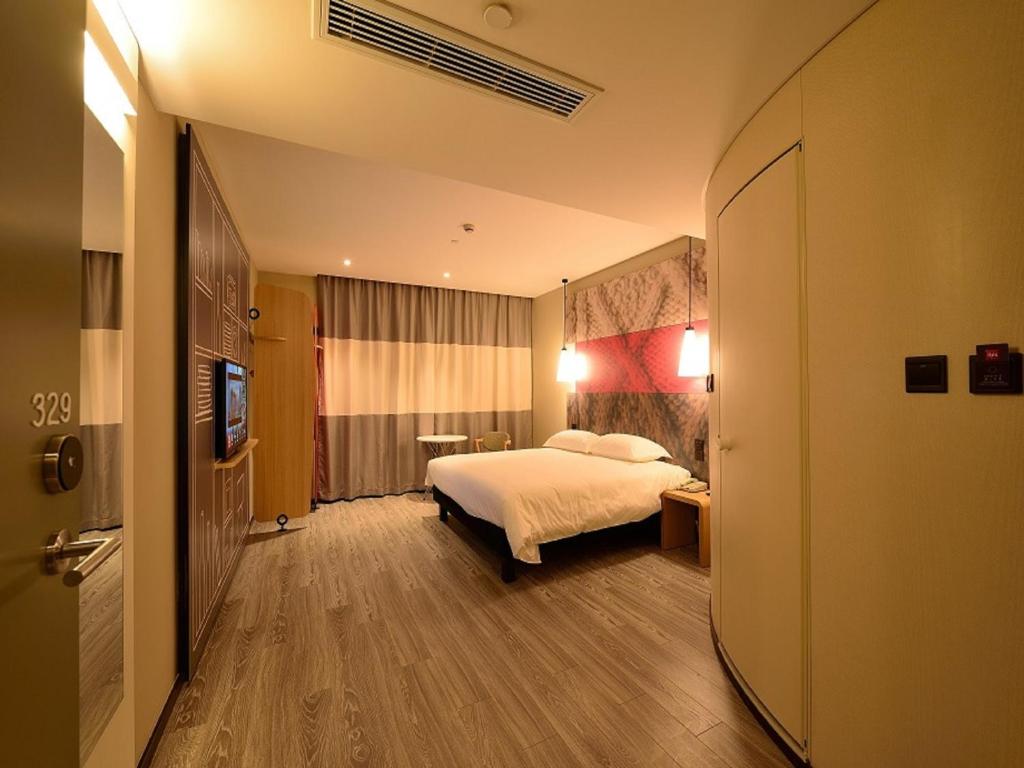 Двухместный (Двухместный номер бизнес-класса с 1 кроватью) отеля Ibis Shanghai New Hongqiao, Шанхай