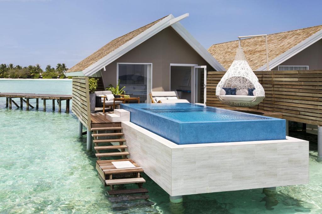 Сьюит (Романтическая вилла на воде с бассейном) курортного отеля LUX* South Ari Atoll, Диду-Финолу