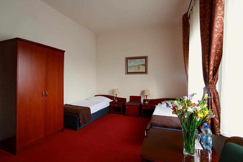 Двухместный (Просторный двухместный номер с 2 отдельными кроватями) отеля Hotel Sonex, Ченстохова
