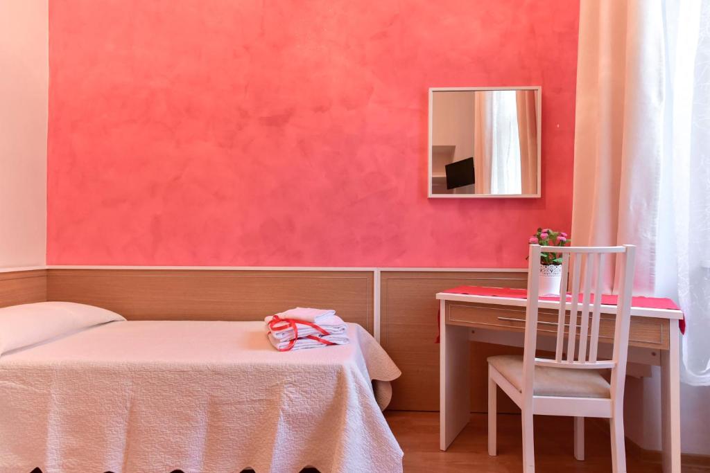 Одноместный (Одноместный номер с общей ванной комнатой) гостевого дома Claudia Suites, Рим