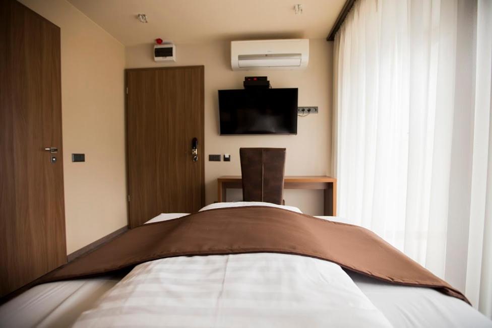 Двухместный (Номер с кроватью размера king-size – Подходит для гостей с ограниченными физическими возможностями) отеля Pole Position Beach Hotel, Балатонсарсо