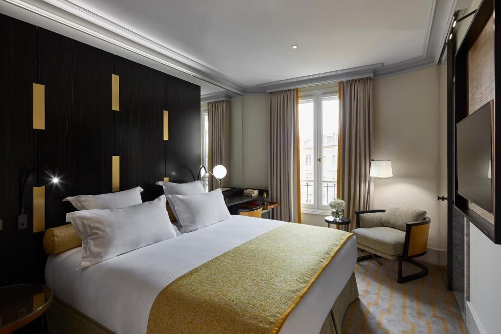 Двухместный (Улучшенный двухместный номер с 1 кроватью) отеля Hotel Montalembert, Париж