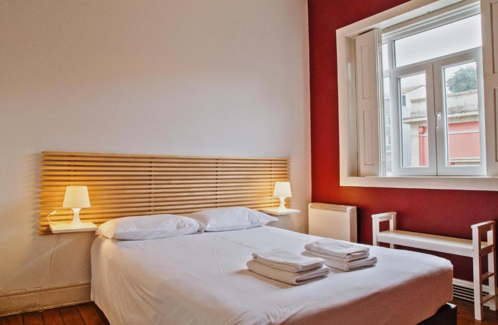 Двухместный (Двухместный номер с 1 кроватью и собственной ванной комнатой) хостела Porto Spot Hostel, Порту