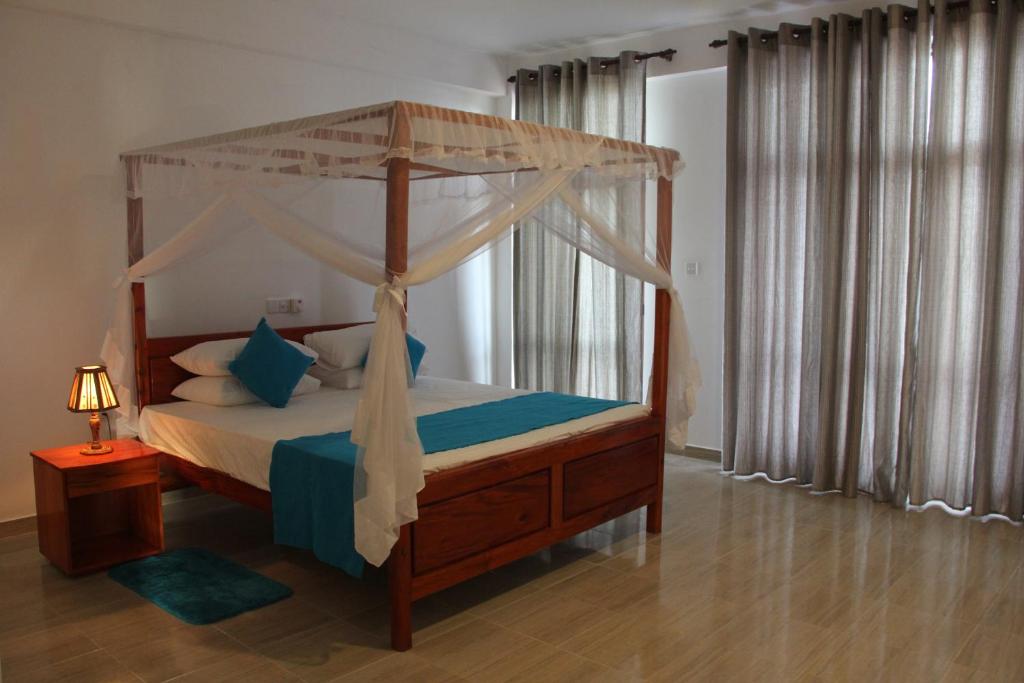 Двухместный (Двухместный номер Делюкс с 1 кроватью и балконом) отеля Savenrose Beach Villa, Матара