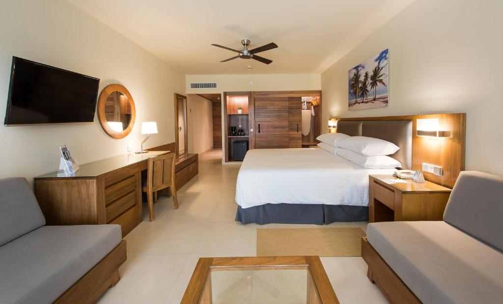 Двухместный (Улучшенный номер рядом с океаном 2+2) курортного отеля Occidental Punta Cana, Пунта-Кана