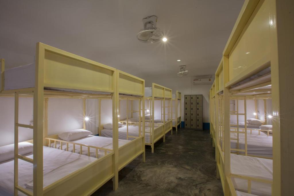 Номер (Спальное место на двухъярусной кровати в общем номере для мужчин и женщин) курортного отеля The Pier, Тонг Сала
