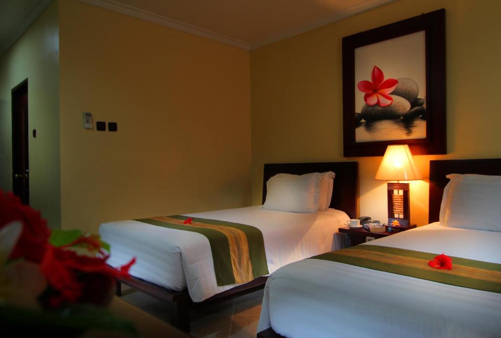 Двухместный (Улучшенный двухместный номер с 1 кроватью или 2 отдельными кроватями) отеля Adi Dharma Hotel, Кута