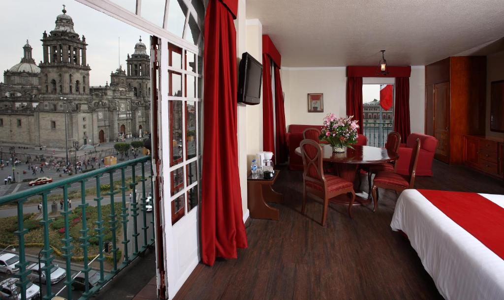 Сьюит (Люкс с кроватью размера «king-size» - Для некурящих) отеля Best Western Majestic, Мехико