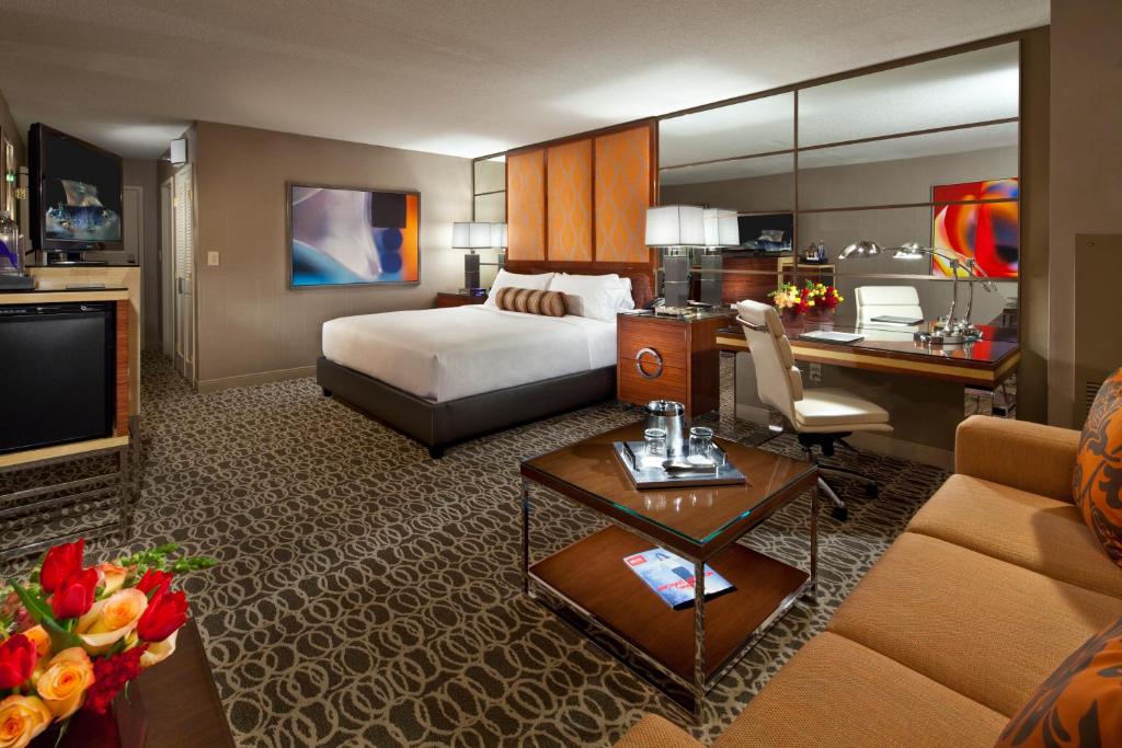 Двухместный (Номер «Гранд» Stay Well с кроватью размера «king-size») курортного отеля MGM Grand, Лас-Вегас