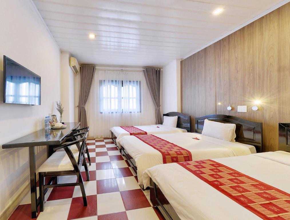 Трехместный (Трехместный номер «Комфорт») отеля Hai Yen Hotel, Хойан
