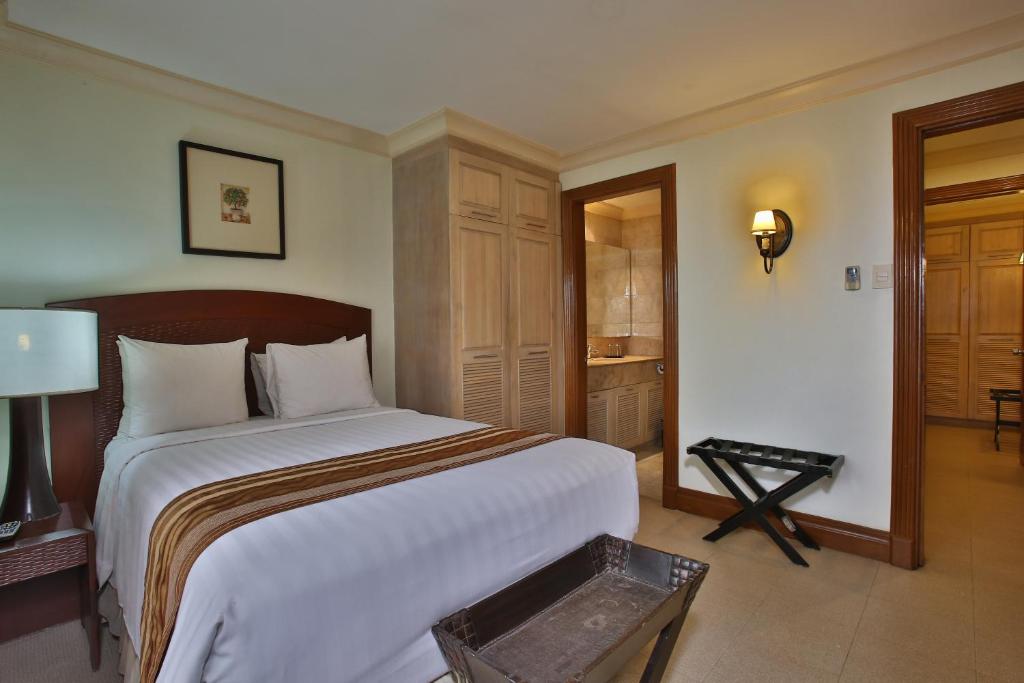Сьюит (Люкс с 2 спальнями) отеля Crown Regency Suites Mactan, Мактан