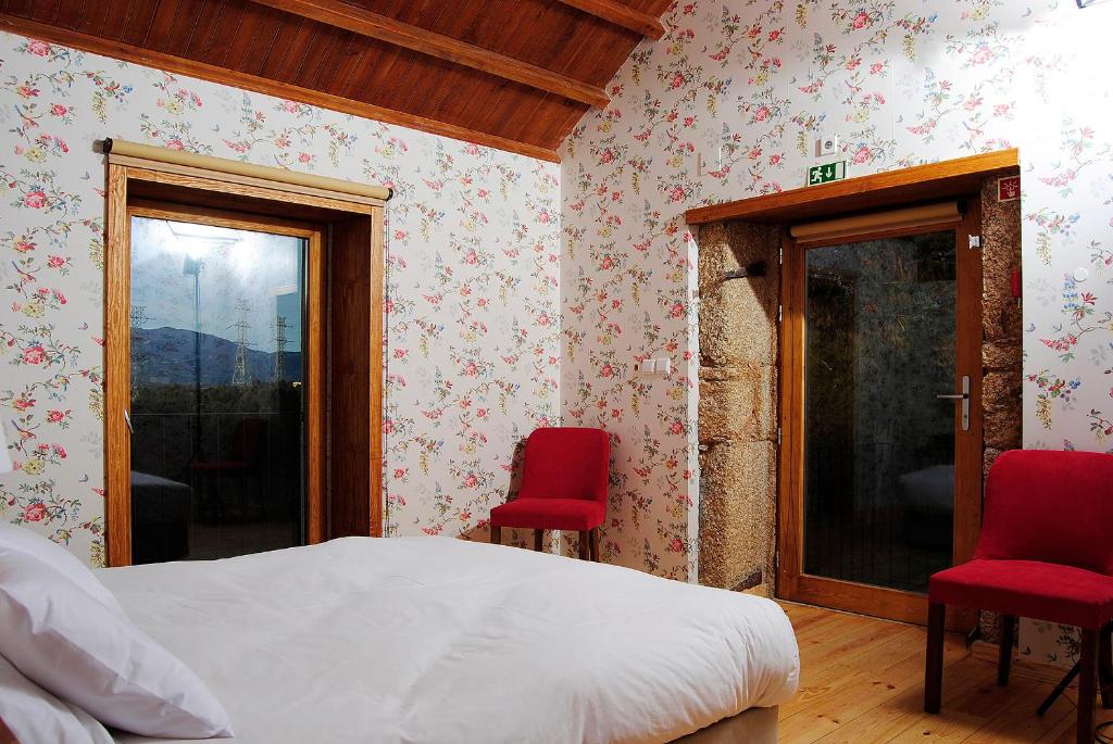 Двухместный (Двухместный номер с 1 кроватью или 2 отдельными кроватями, вид на горы) загородного отеля Quinta de Seves, Ковильян