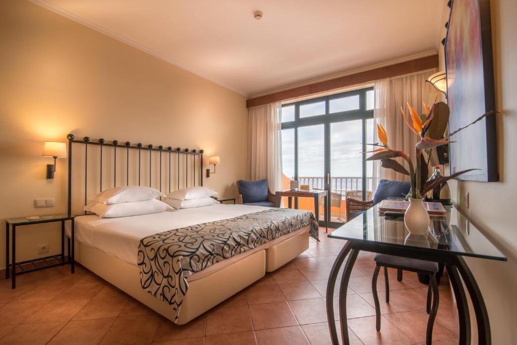 Двухместный (Улучшенный двухместный номер с 1 кроватью и видом на море) отеля Hotel Alpino Atlantico Ayurveda Cure Centre - Adults Only, Канису