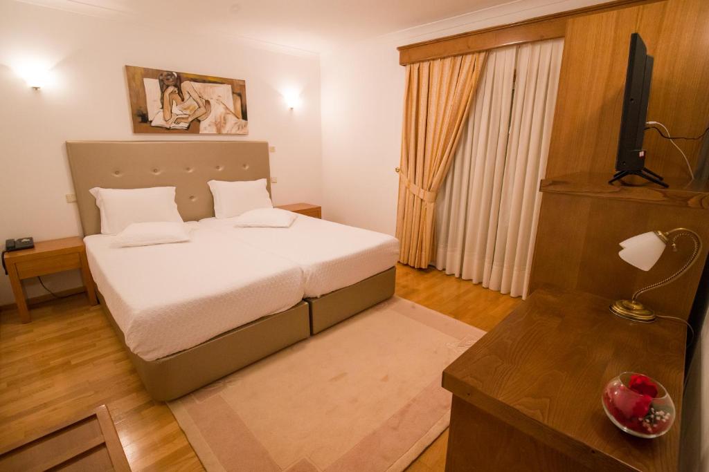 Двухместный (Двухместный номер с 2 отдельными кроватями) отеля Hotel Estalagem Turismo, Браганса