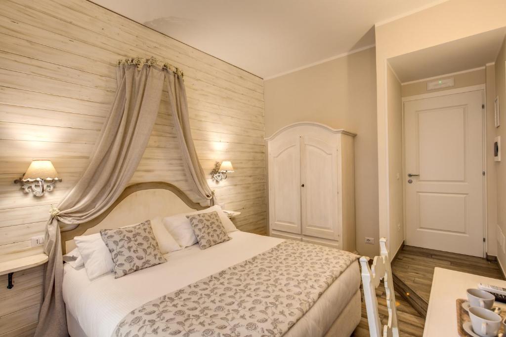 Двухместный (Двухместный номер Делюкс с 1 кроватью и балконом) гостевого дома Casa Mia Vaticano, Рим