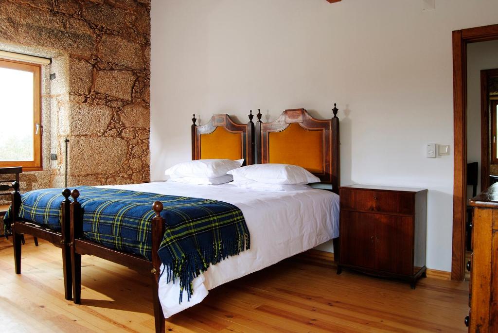 Двухместный (Двухместный номер Делюкс с 1 кроватью или 2 отдельными кроватями, вид на горы) загородного отеля Quinta de Seves, Ковильян