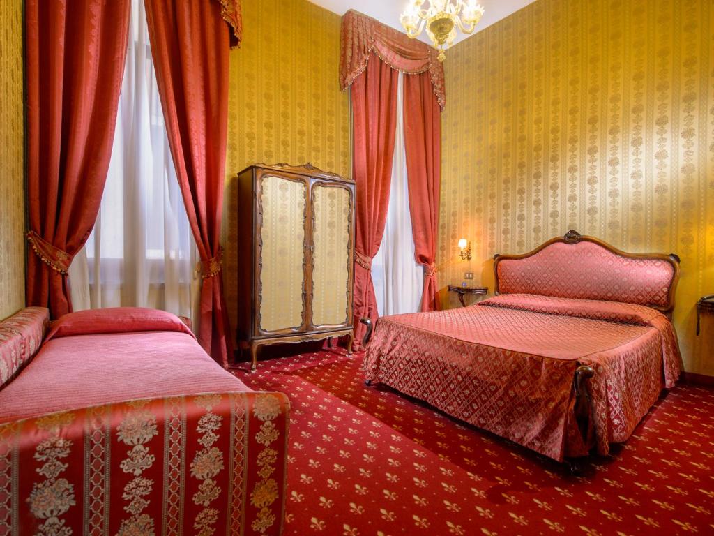 Трехместный (Улучшенный трехместный номер) отеля Centauro Hotel, Венеция