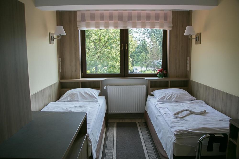 Двухместный (Стандартный двухместный номер с 2 отдельными кроватями) отеля Hotel Korona, Клодзко