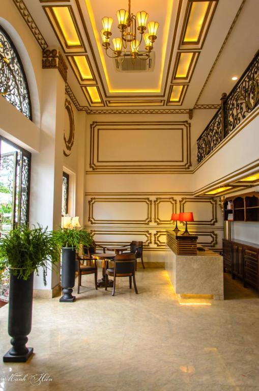 Отель Bellevue Hotel, Нячанг