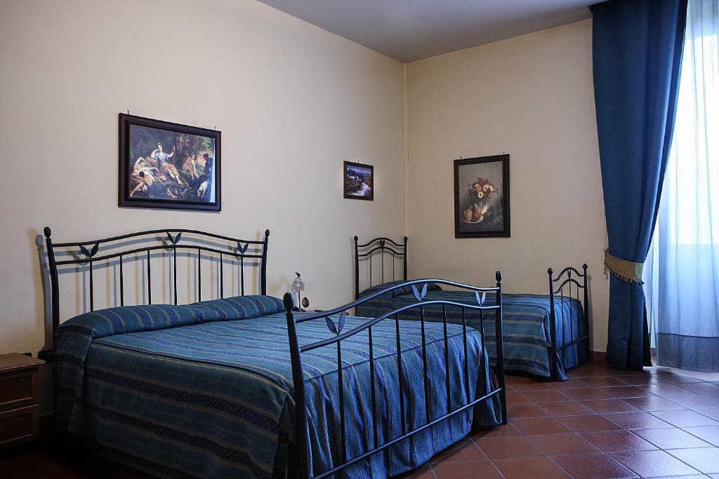 Двухместный (Классический двухместный номер с 1 кроватью или 2 отдельными кроватями) отеля Grand Hotel Capodimonte, Неаполь