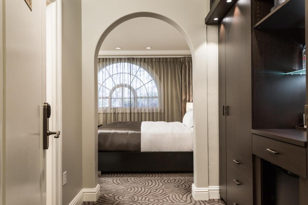Двухместный (Роскошный номер с кроватью размера «king-size») отеля Montecito Inn, Санта-Барбара