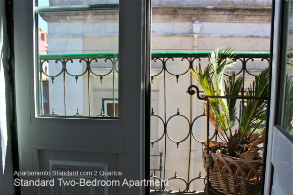 Апартаменты (Standard Three-Bedroom Apartment - Rua da Atalaia nº129), Akicity Bairro Alto Night