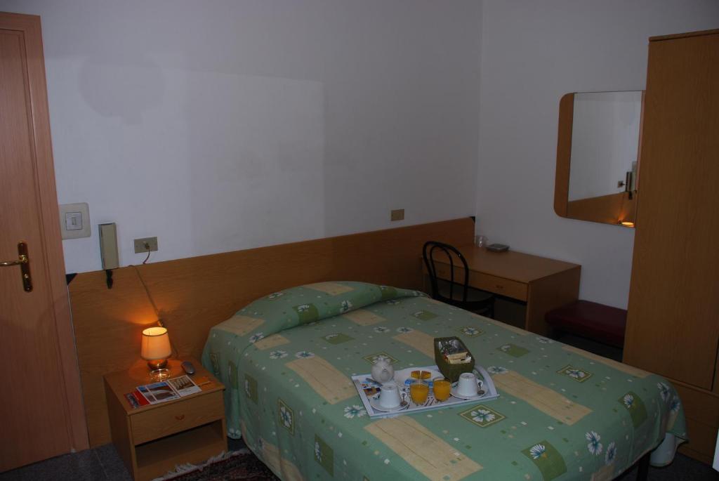 Одноместный (Стандартный одноместный номер с общей ванной комнатой) отеля Hotel Major, Генуя