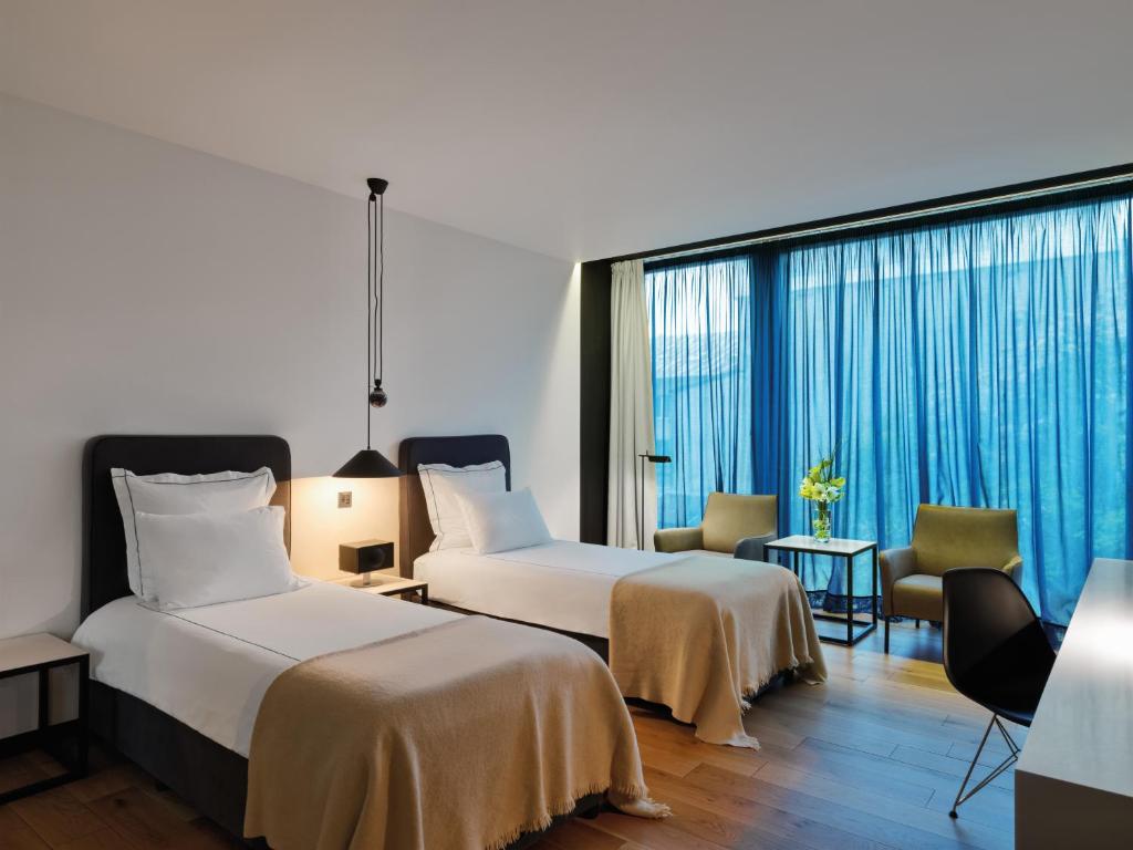 Двухместный (Улучшенный двухместный номер с 2 отдельными кроватями) отеля Sense Hotel Sofia, София
