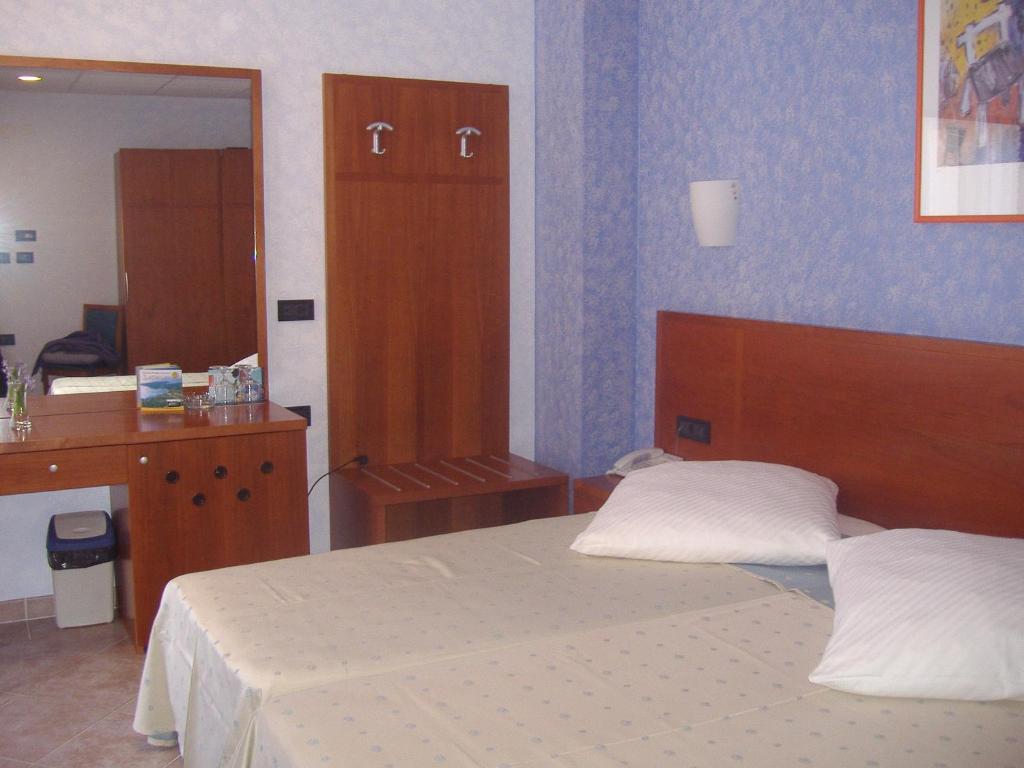 Двухместный (Двухместный номер с 1 кроватью или 2 отдельными кроватями) отеля Hotel Zlatni Lav, Мартинщчица