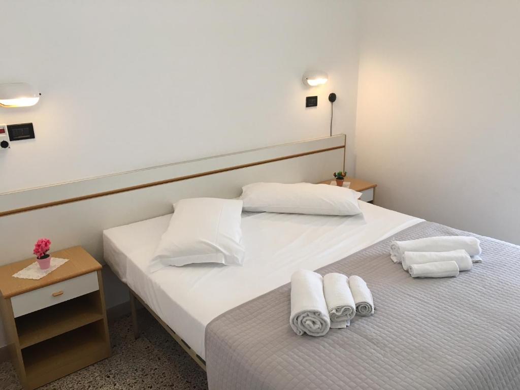 Двухместный (Двухместный номер с 1 кроватью или 2 отдельными кроватями) отеля Hotel Glenn, Римини
