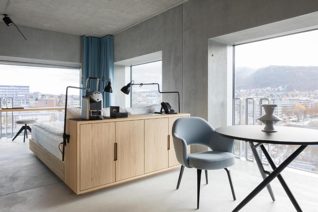 Двухместный (Угловой двухместный номер «Панорама» с 1 кроватью) отеля Placid Hotel Design & Lifestyle Zurich, Цюрих