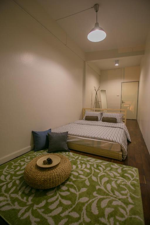 Двухместный (Двухместный номер с 1 кроватью и общей ванной комнатой) хостела Chedi View Hostel, Пхетчабури