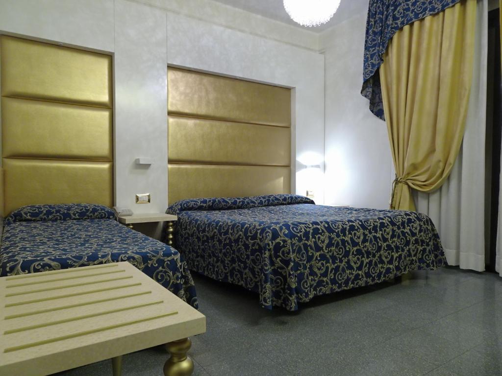 Трехместный (Трехместный номер) отеля Hotel Ambassador, Римини