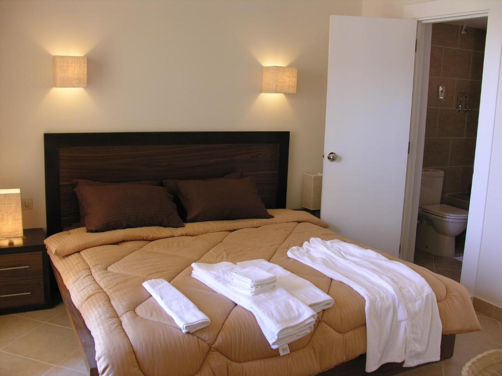 Семейный (Апартаменты с 3 спальнями) курортного отеля Pyramisa Sunset Pearl Apartments, Хургада