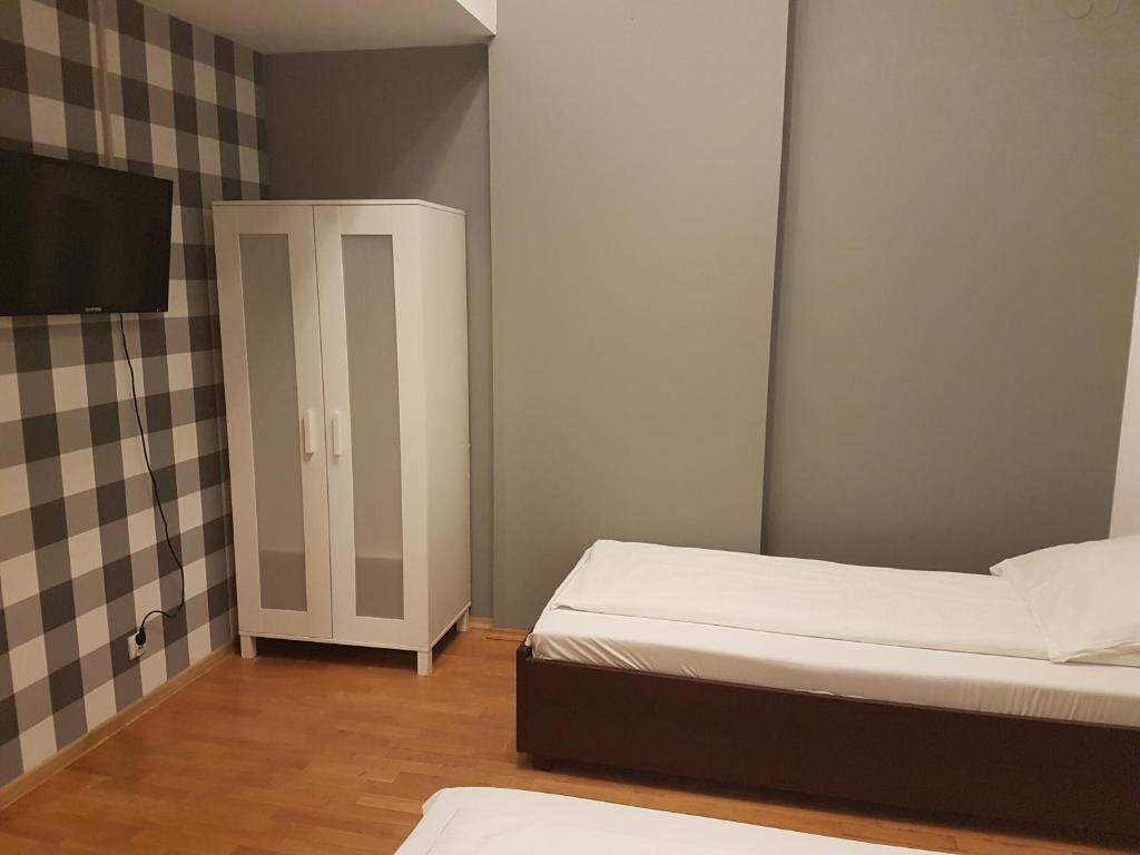 Двухместный (Двухместный номер с 2 отдельными кроватями и общей ванной комнатой) хостела Duszka Hostel, Варшава