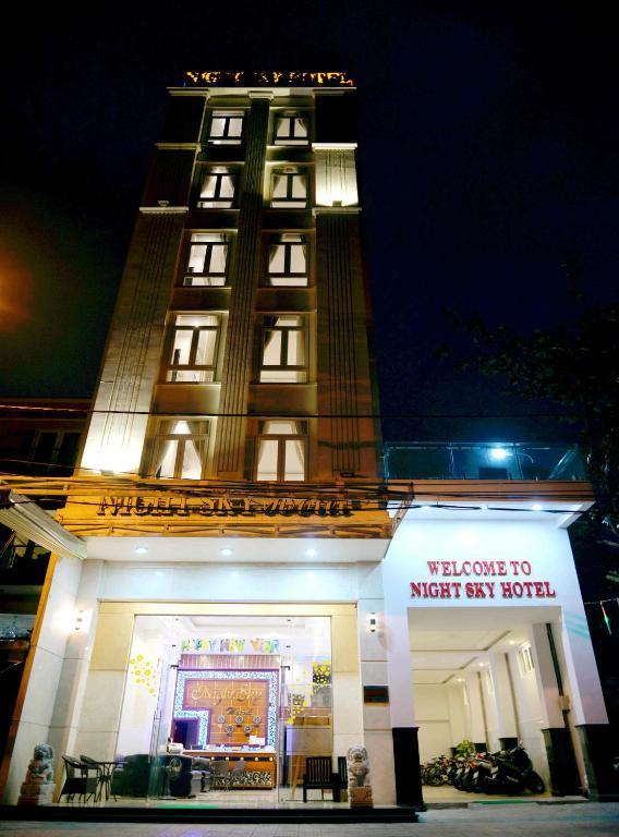 Двухместный (Двухместный люкс с 1 кроватью и видом на реку) отеля Night Sky Hotel, Дананг