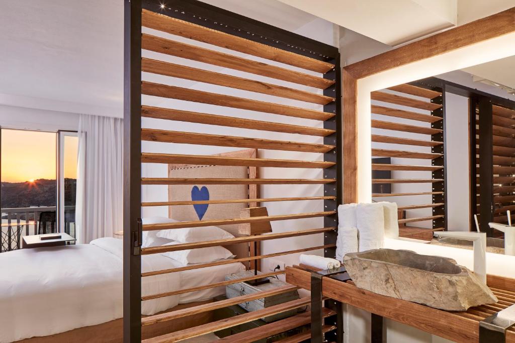 Двухместный (Двухместный номер «Премиум» с 1 кроватью или 2 отдельными кроватями) курортного отеля Royal Myconian Resort & Villas, Элия (Эгейские острова)